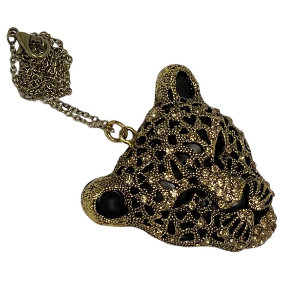 Cheetah head pendant necklace black details with gold rhinestones on gold chain - Picture 5 of 11